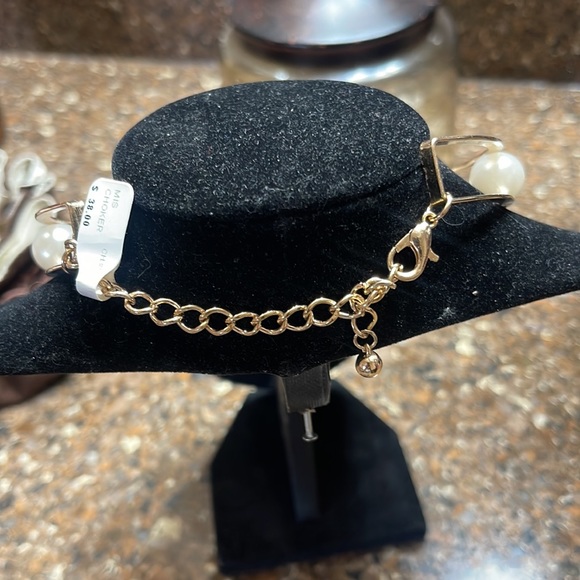 🌺NWT ADJUSTABLE, GOLD CHOKER NECKLACE🌺 - Picture 2 of 3